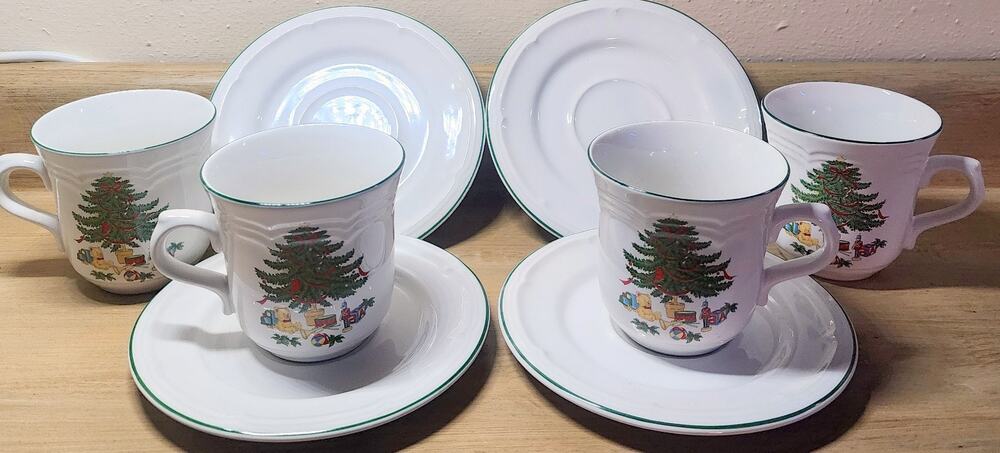 Vitromaster Christmas Tree / Gifts Teacup & Saucer Plate Service for 4 READ